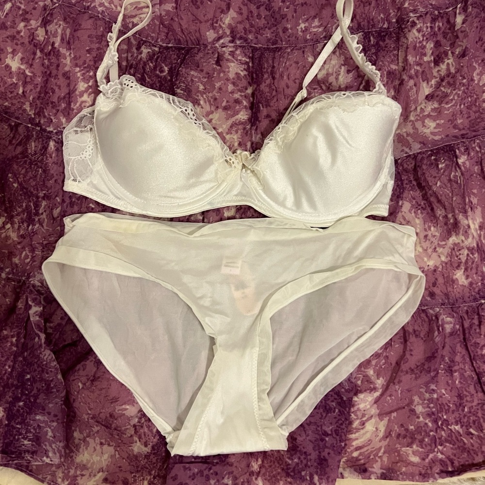 Elegant White Lace Bra and Panty Set Vintage Victoria’s Secret